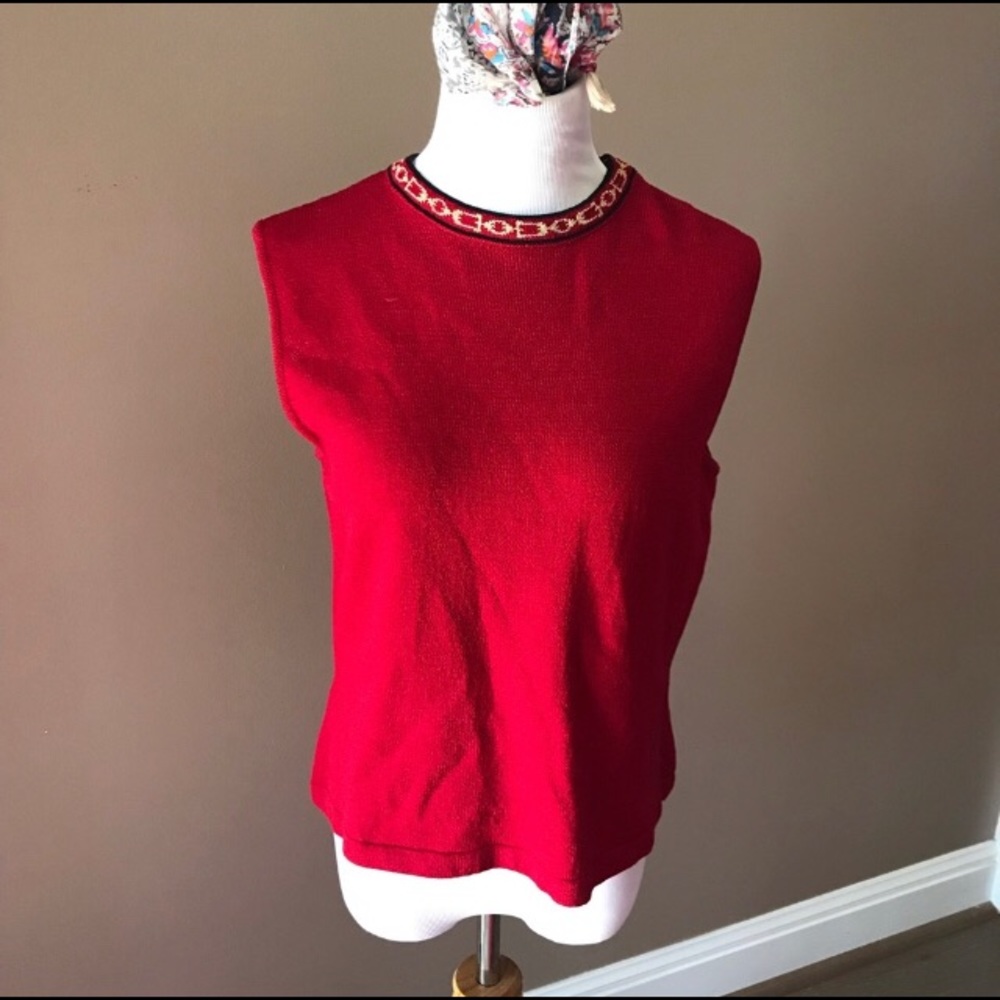 St. John sleeveless Sport Top